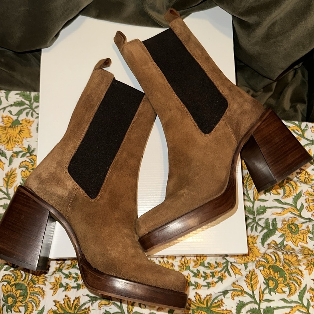 Jonak Paris Platform suede high ankle boot. 70s inspired festival . Square toe